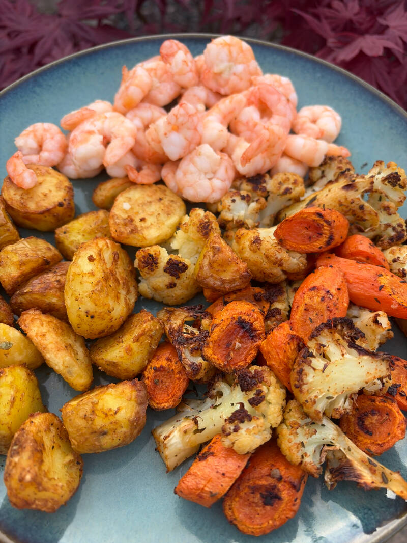 Geroosterde aardappeltjes/groenten met garnalen