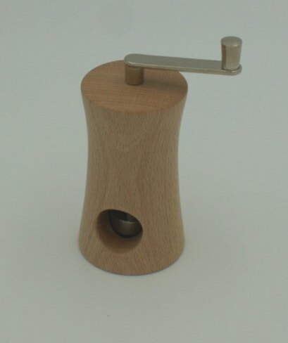 Kleine Muskatnussmühle aus Buchenholz