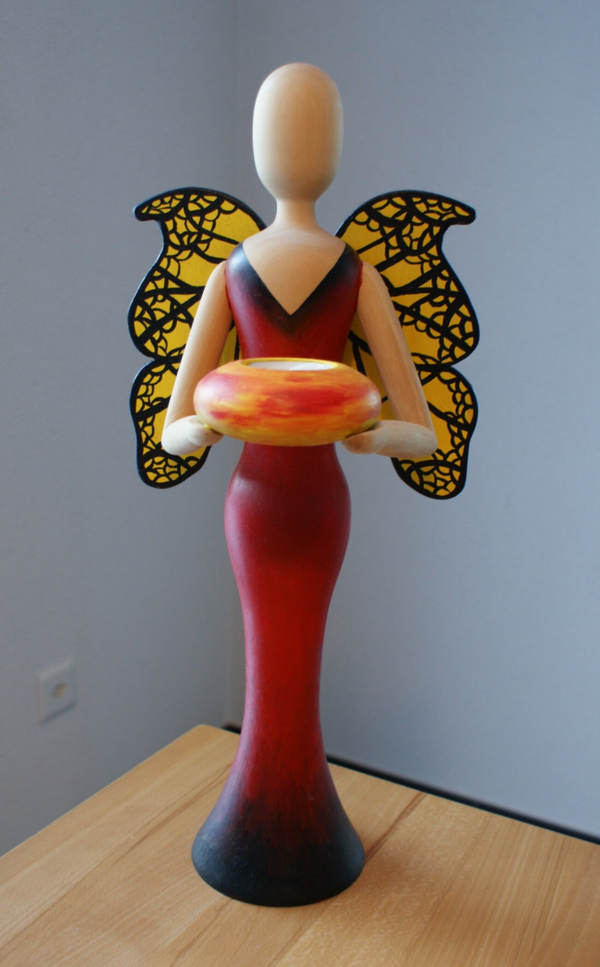 Grosser Schmetterlingsengel mit Teelichthalter