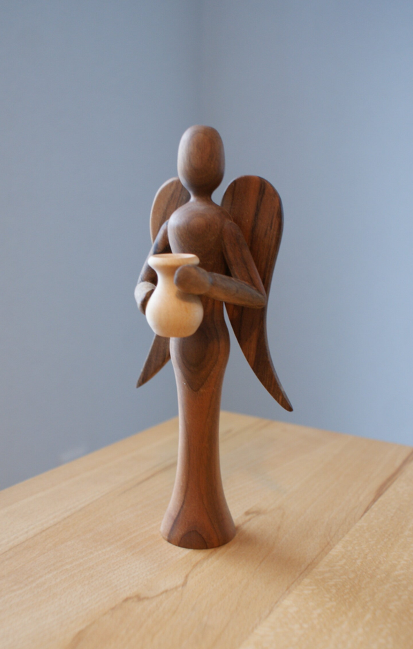 Mittlerer Engel mit Vase