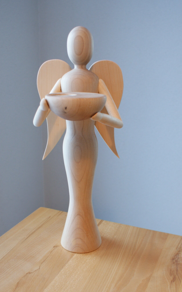 Grosser Engel mit Teelichthalter