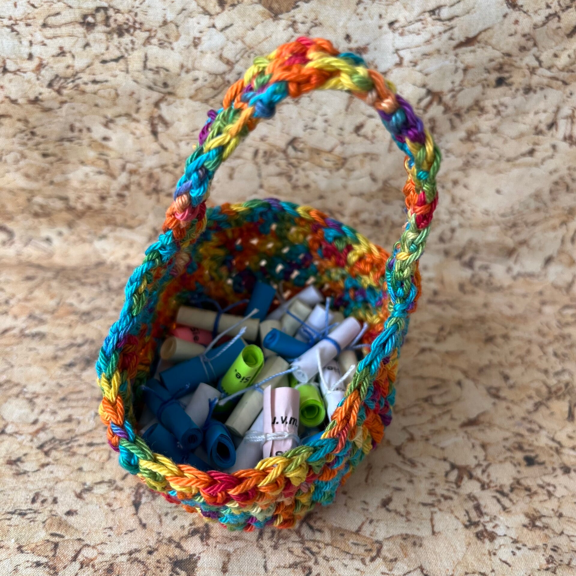 Kleines Häkelkörbchen mit 35 Weisheiten