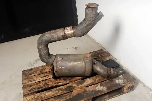 Deutz-Fahr Agrotron 6180 TTV Abgasanlage