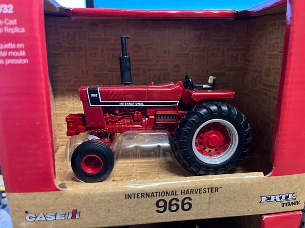 IH 966. Zwarte sticker 1:32