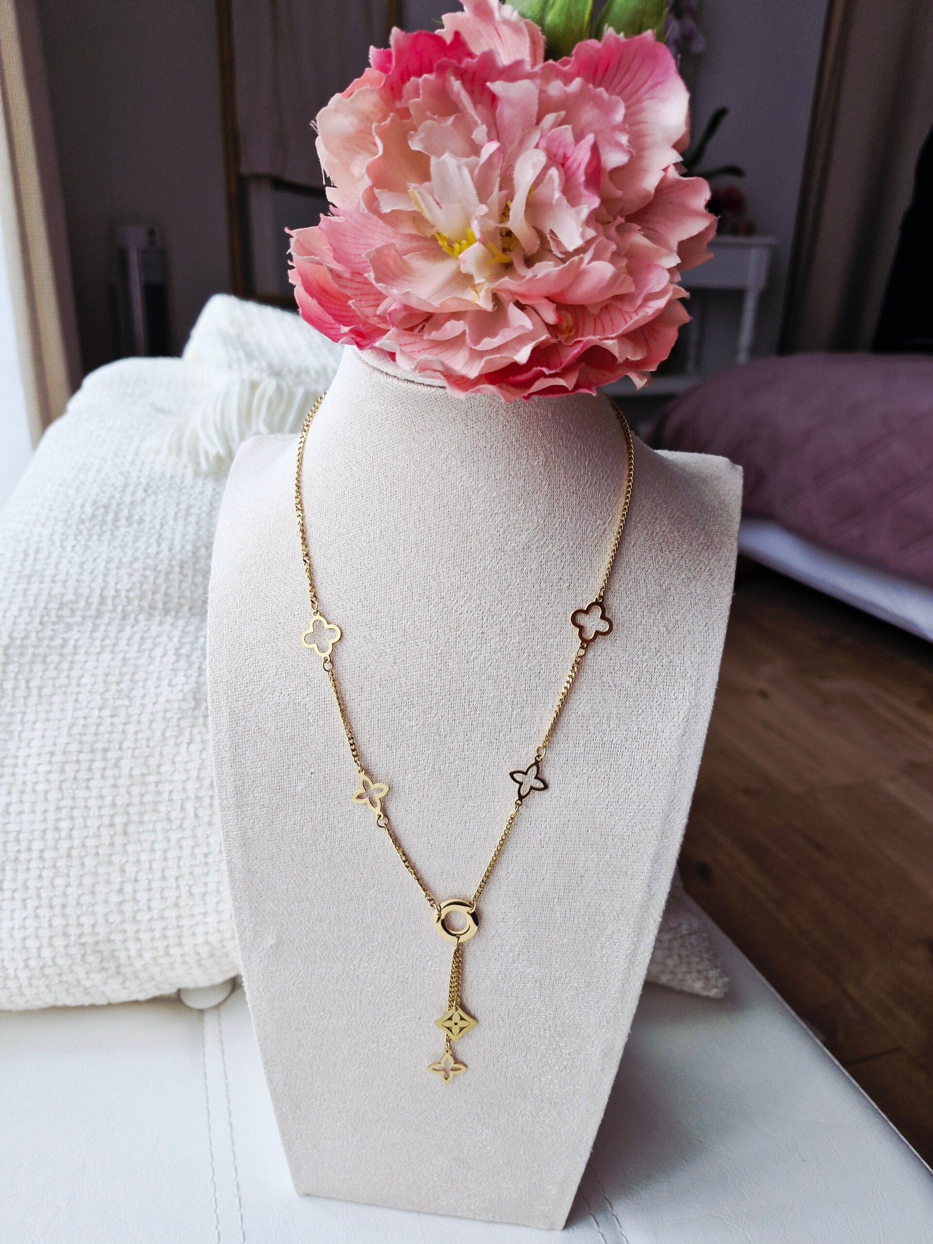 Collier Eliott