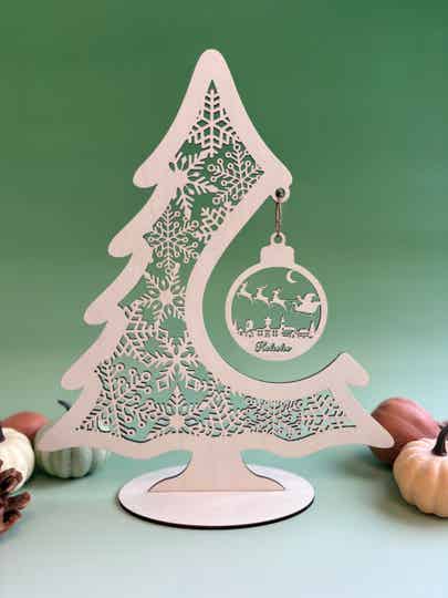 Kerstboom met kerstbal