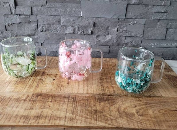 Tasse a double fond incrustée de fleurs sechees véritable