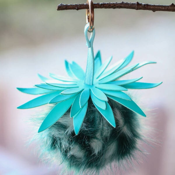 sleutelhanger pluizenbol met blad