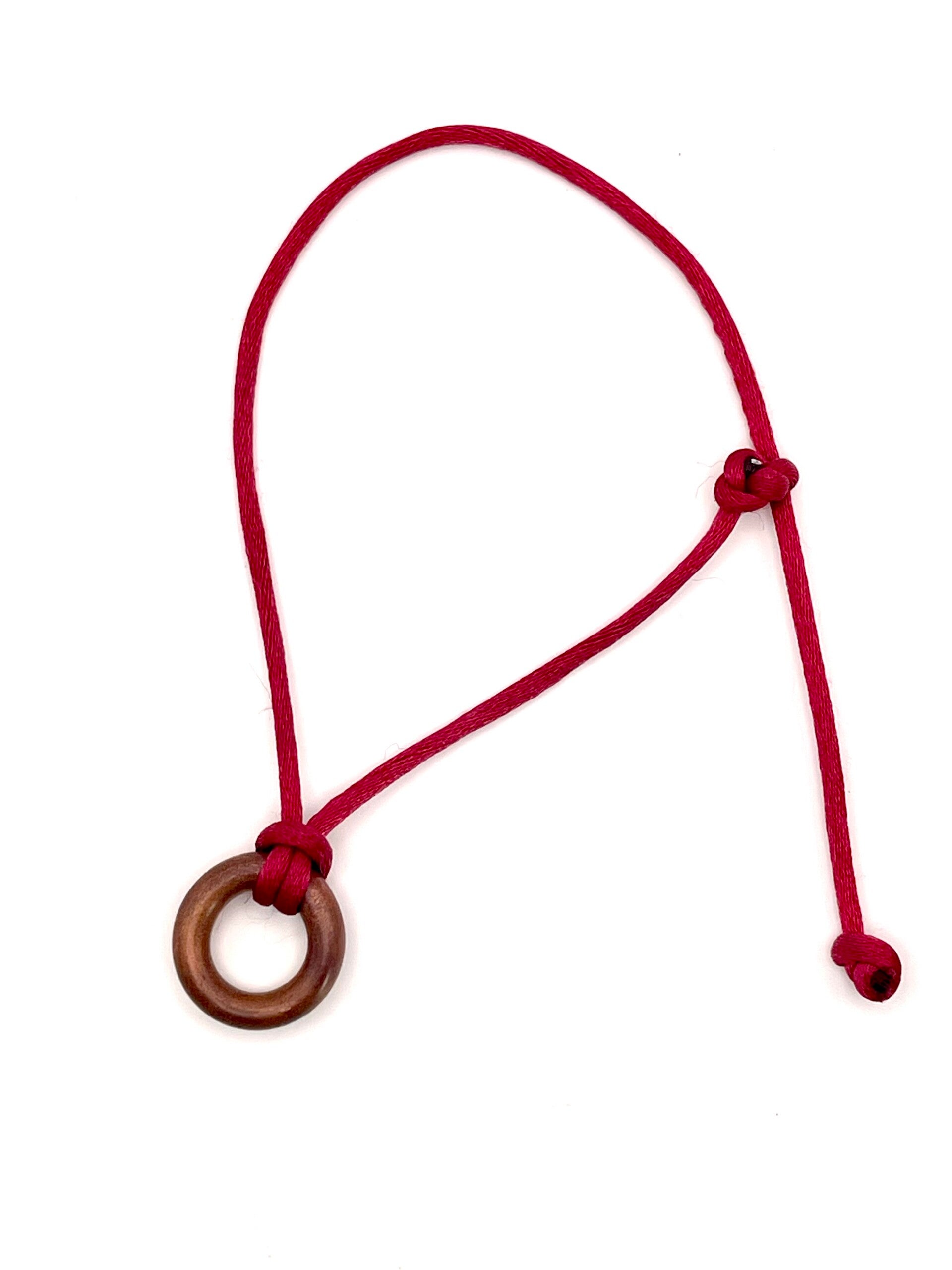 Koperen ring aan koord