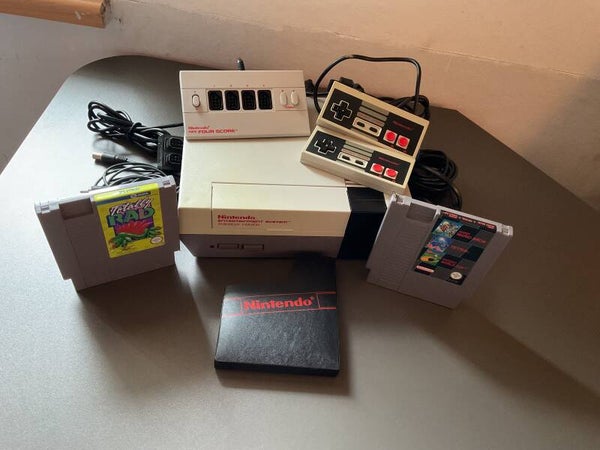 Nintendo NES mit 2 Controller und 2Spielen