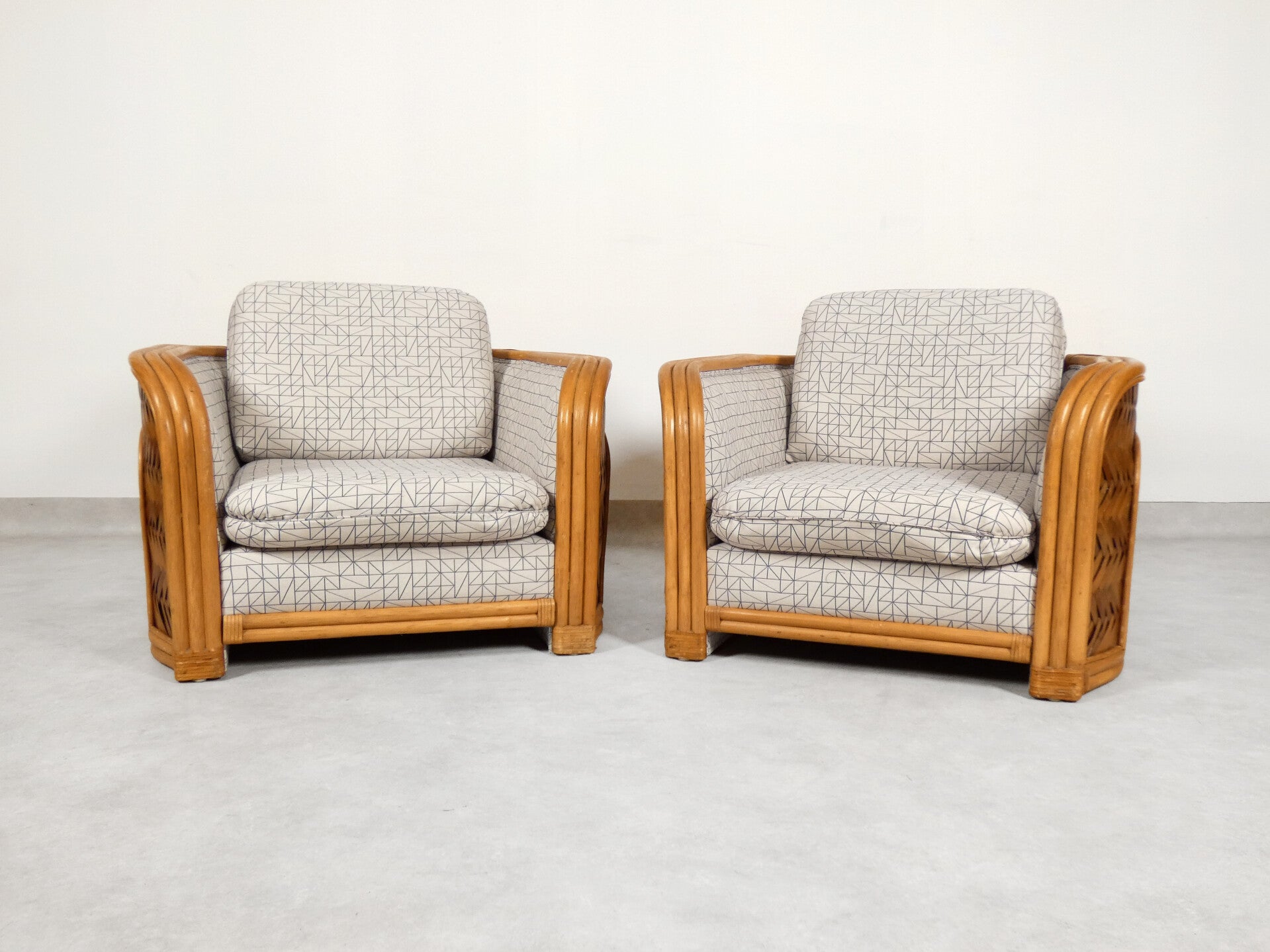 Set of 2 bamboo and rattan fauteuils with graphic fabric