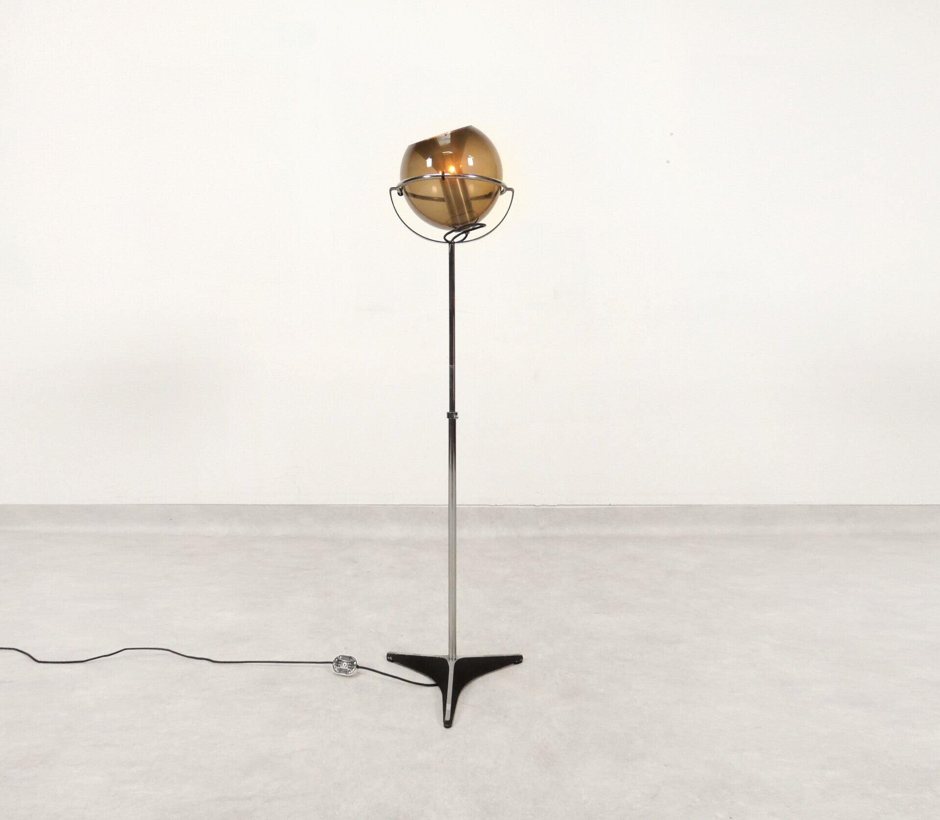 Globe floor lamp - RAAK