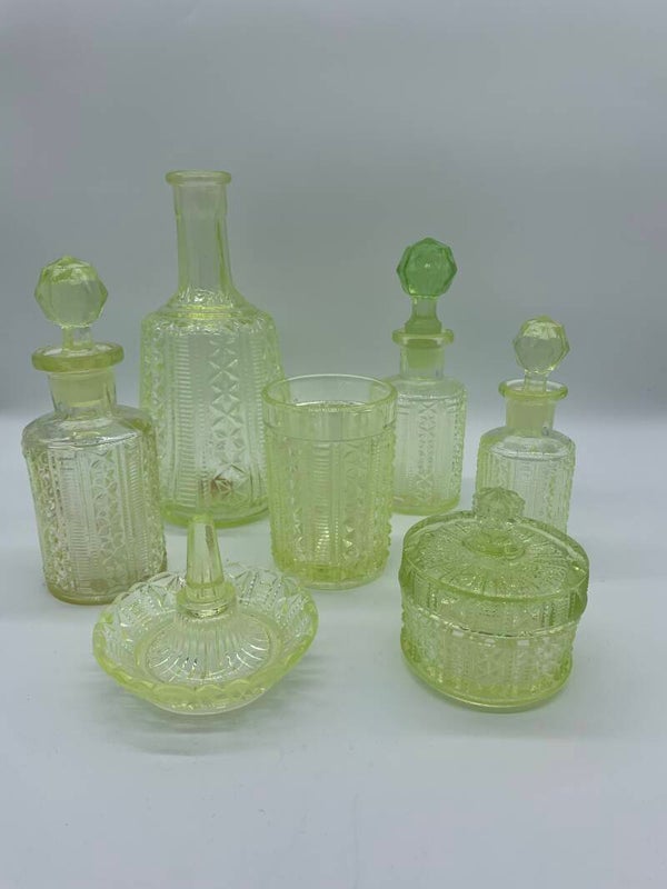 Boudoirset Art deco uraniumglas 1870-1940
