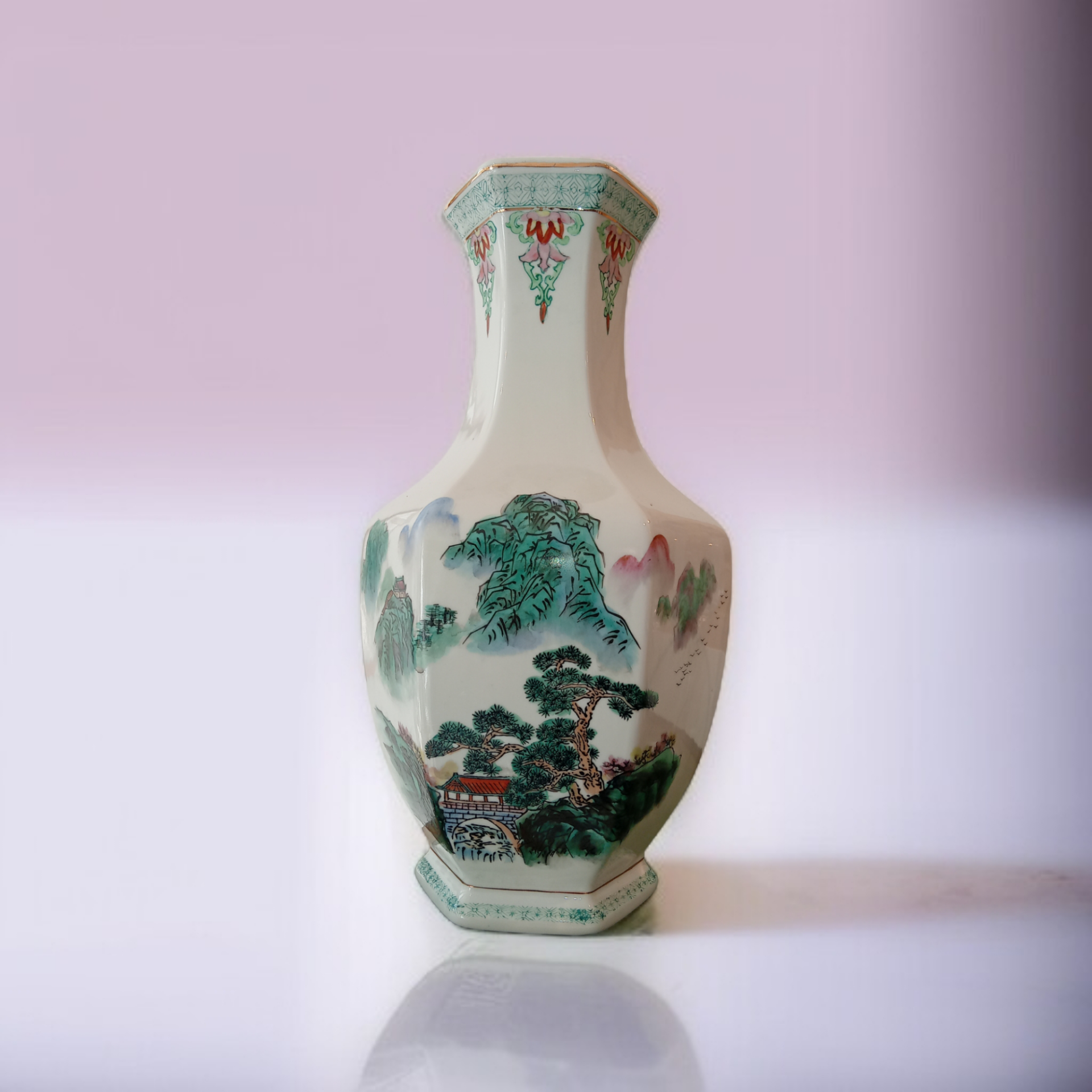 Chinese vaas met berglandschap