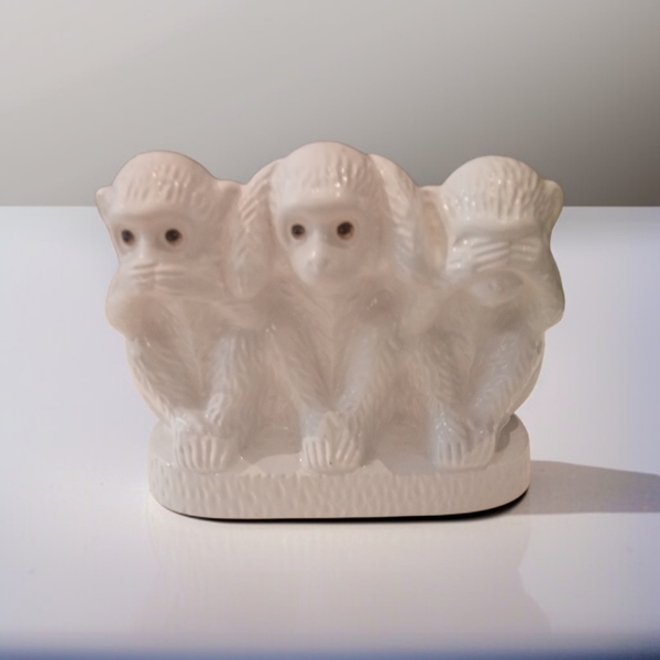 Porselijnen aapjes, horenzien en zwijgen