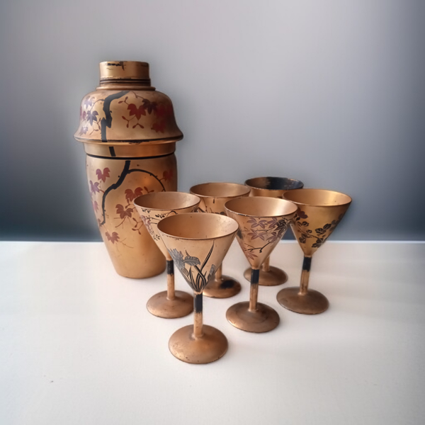 Jaren 20 Japans lacquer set, cocktail shaker en 6 glaasjes
