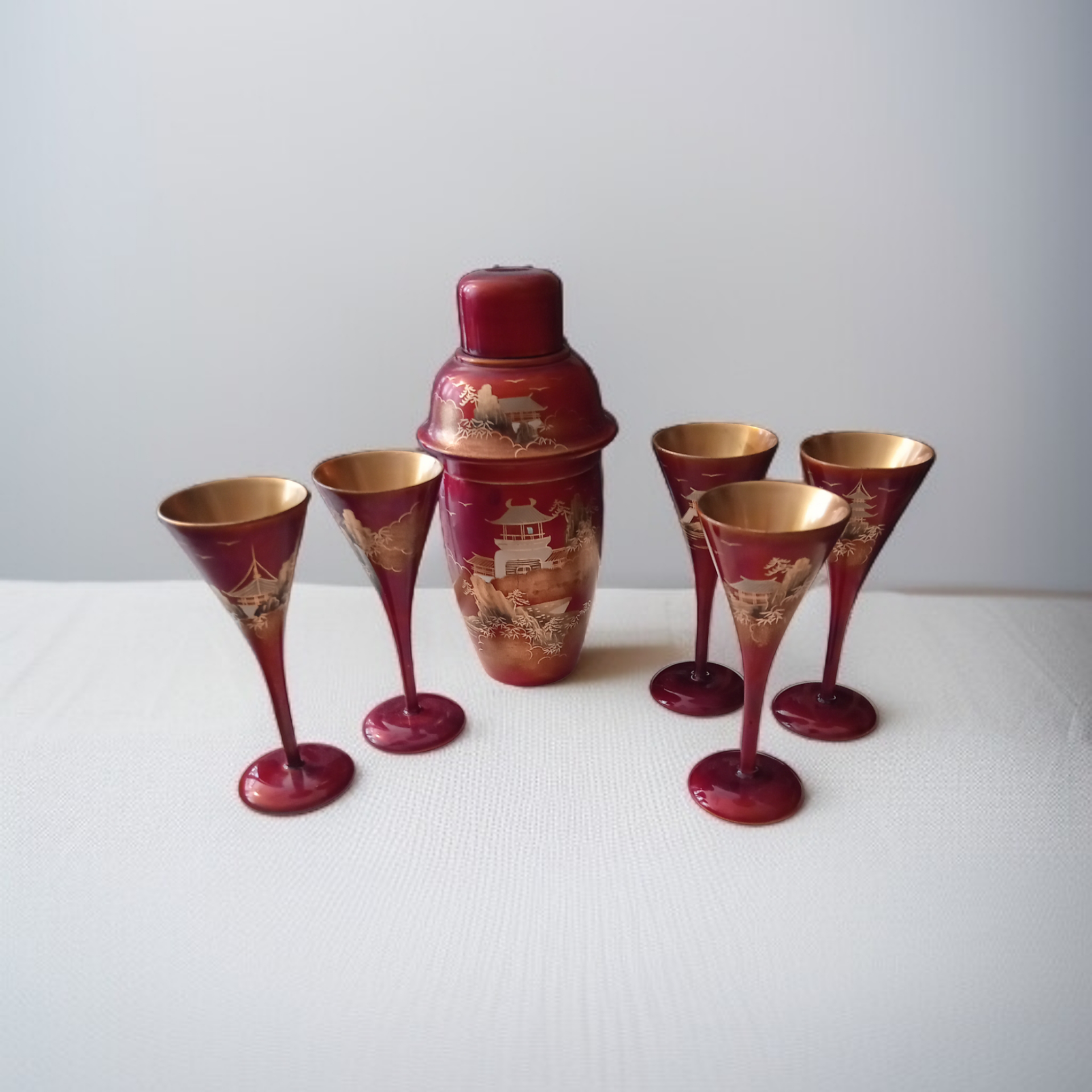Jaren 20 Japanse lacquer set, cocktail shaker met 5 glaasjes