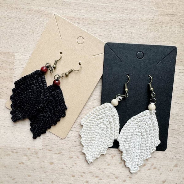 Boucles d'oreilles - feuille beige ou noir - Disponible sur commande
