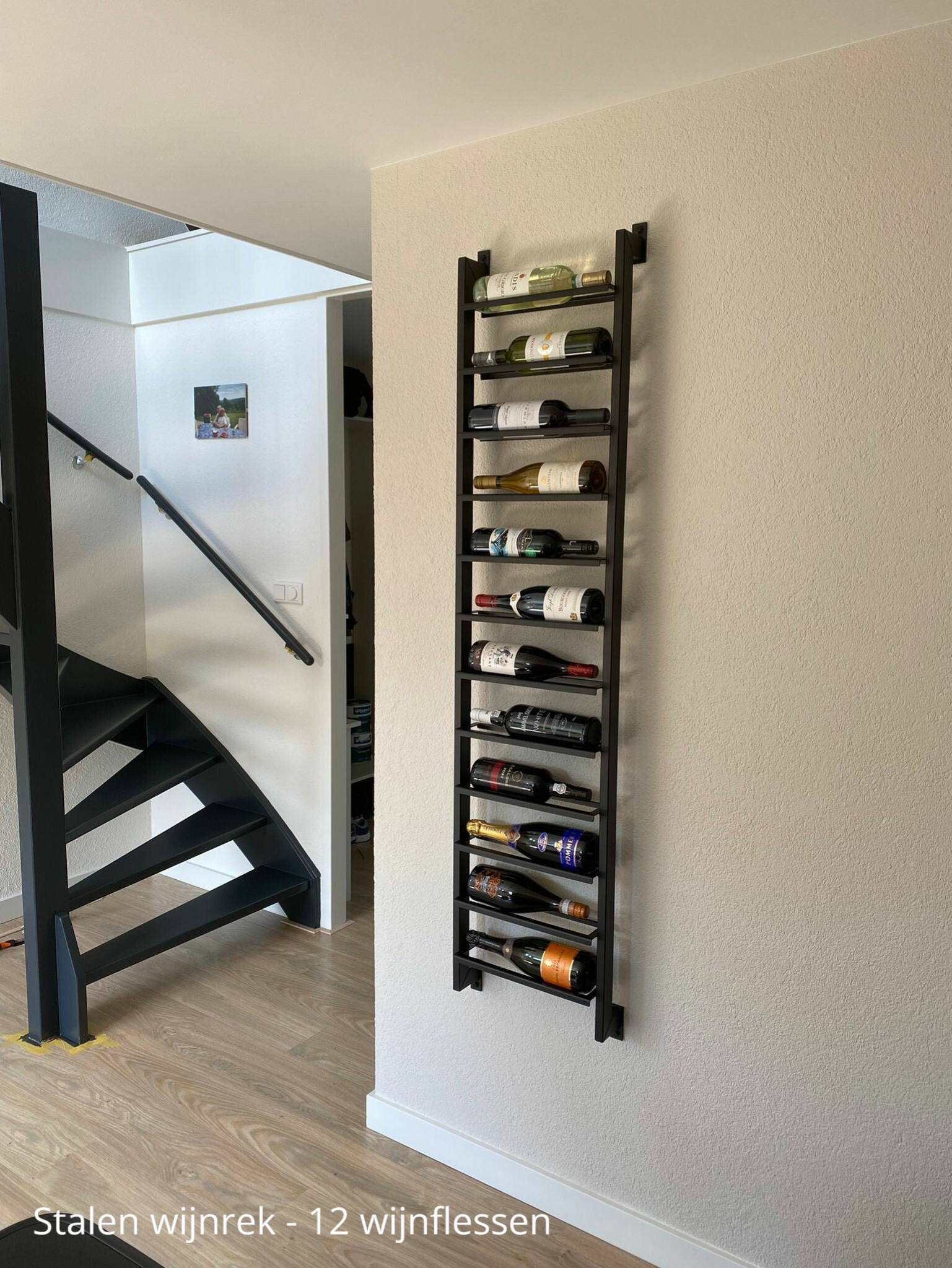 stalen wijnrek muur