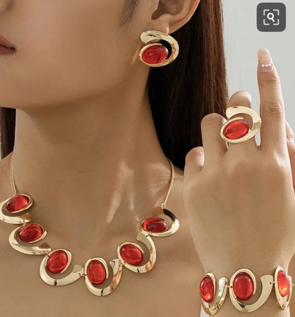 Parure, boucles d’oreilles, bracelet et bague rouge