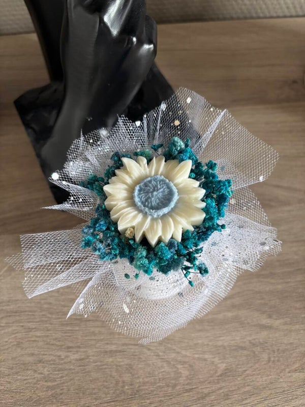 Mini bouquet bleu de Chanel