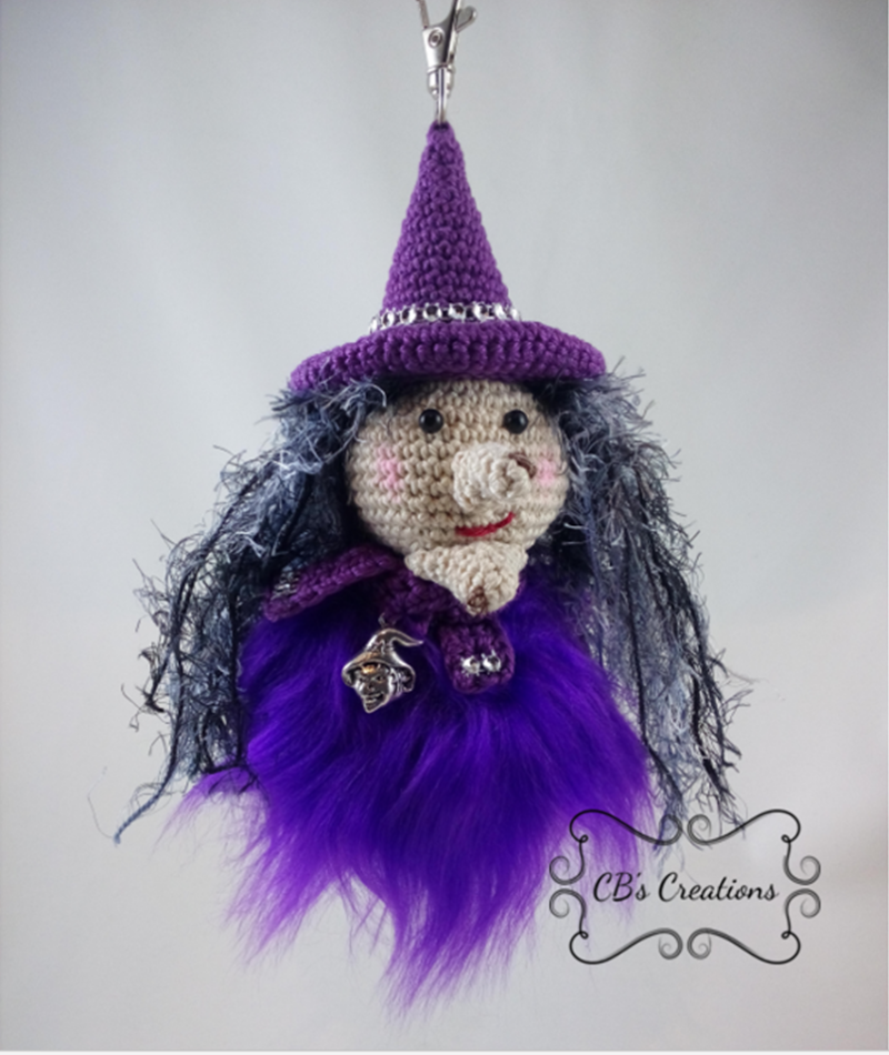 Funnies Mina met een lijf van een nep bont pompon.