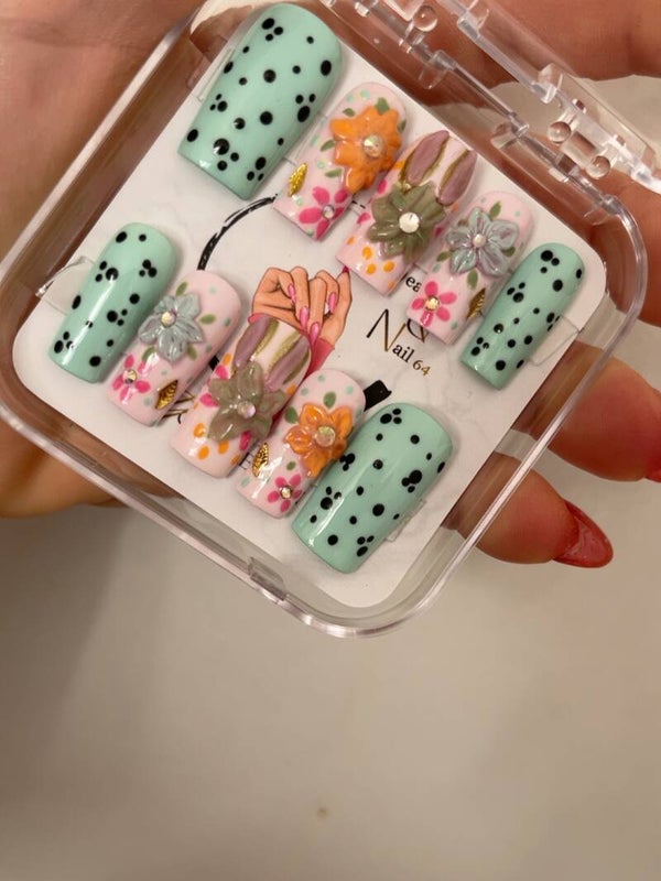 Press On Nails – Jardin Enchanté – Reproductible sur commande – Taille personnalisée