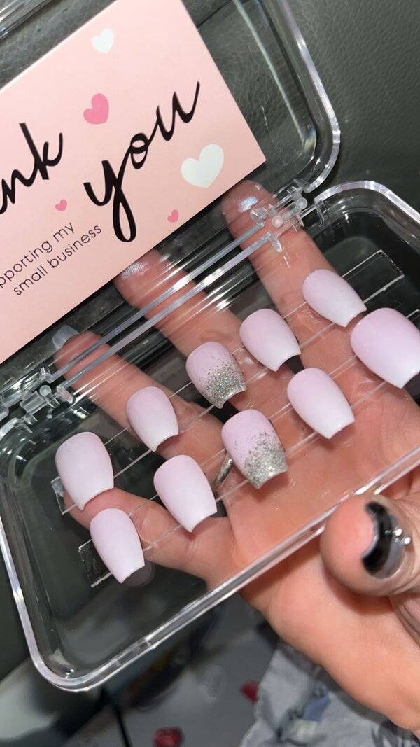 Press On Nails – Rose Scintillant - Reproductible sur commande | Taille personnalisée