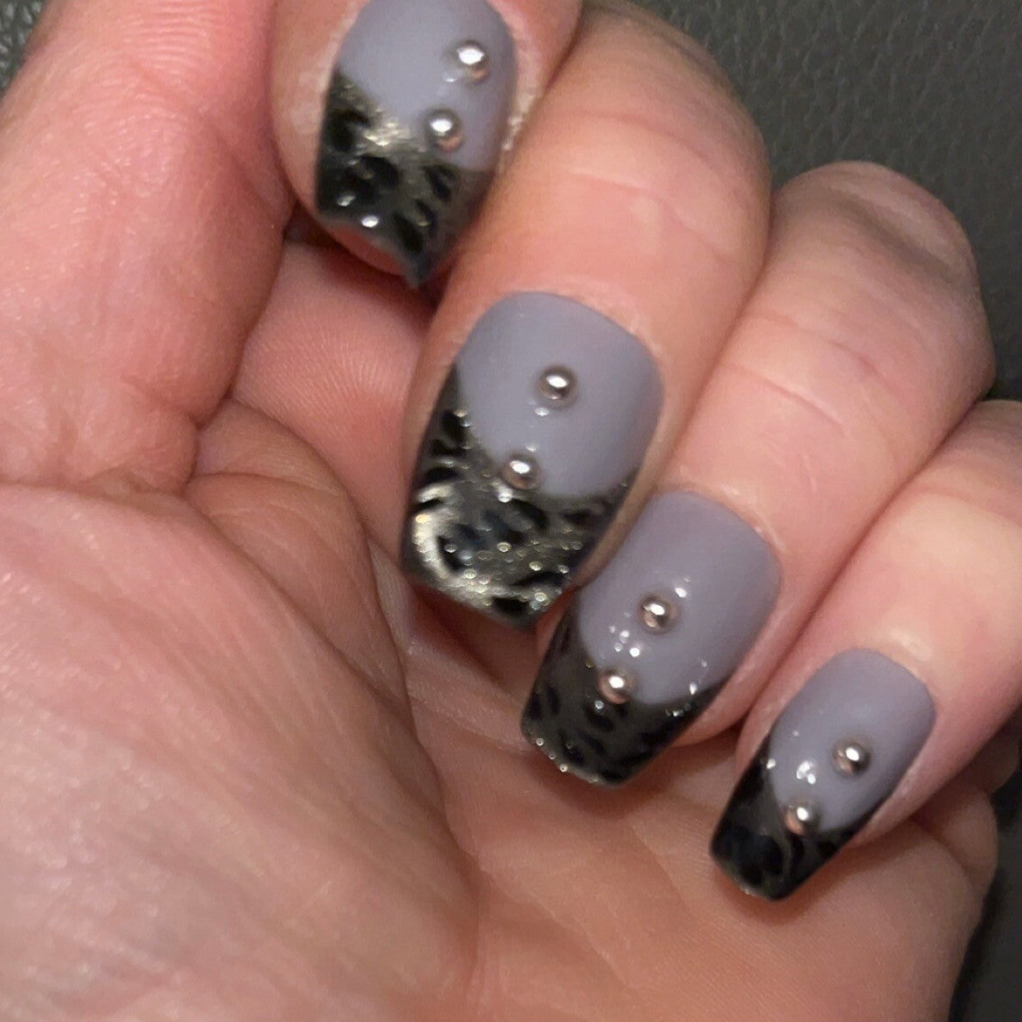 Modèle Press On Nails – Smoky Léopard Grey