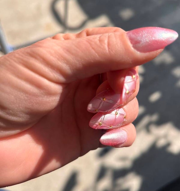 Press On Nails – Rose Capitonné – Reproductible sur commande – Taille personnalisée