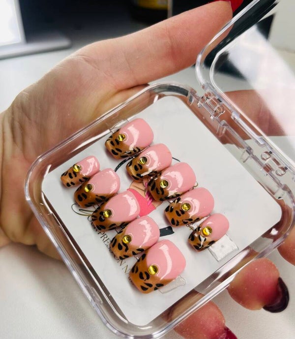 Press On Nails Wild Pink Leopard – Reproductible sur commande | Taille personnalisée