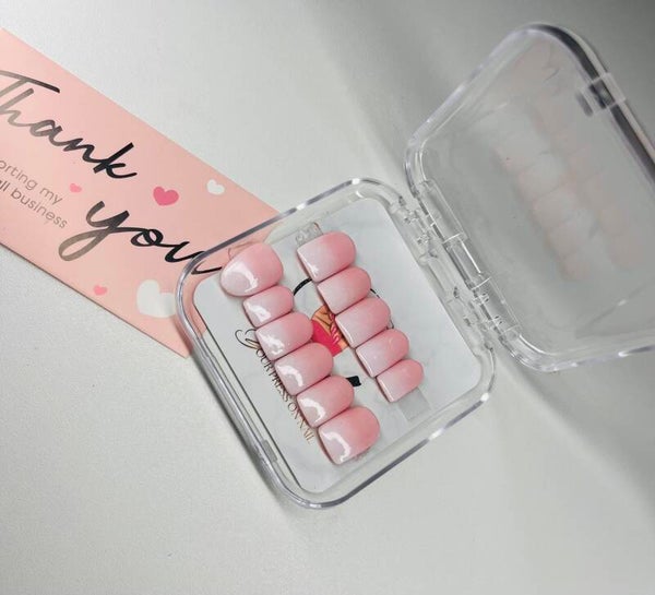 Press On Nails Baby Boomer – Reproductible sur commande | Taille personnalisée