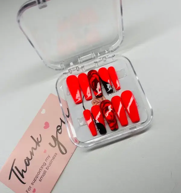 Press On Nails Floral Blooming – Reproductible sur commande | Taille personnalisée