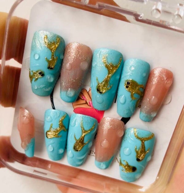 Press On Nail – Lagoon d’Or – Collection Signature – Taille personnalisée