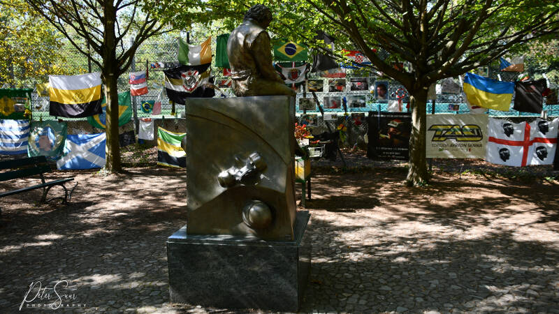 Imola standbeeld van Senna