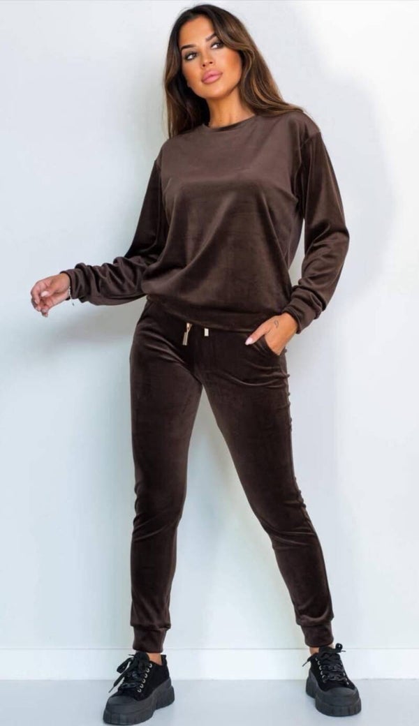 VELOURS TWO PIECE SET - DONKER BRUIN