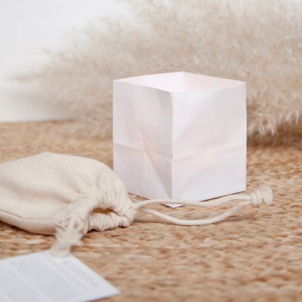 Theelichtje in kaarspapier met tekst ‘Liefs’