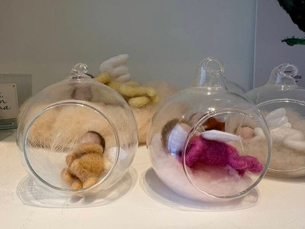 Koesterkindje in glazen bol - enkel te koop in fysieke winkel