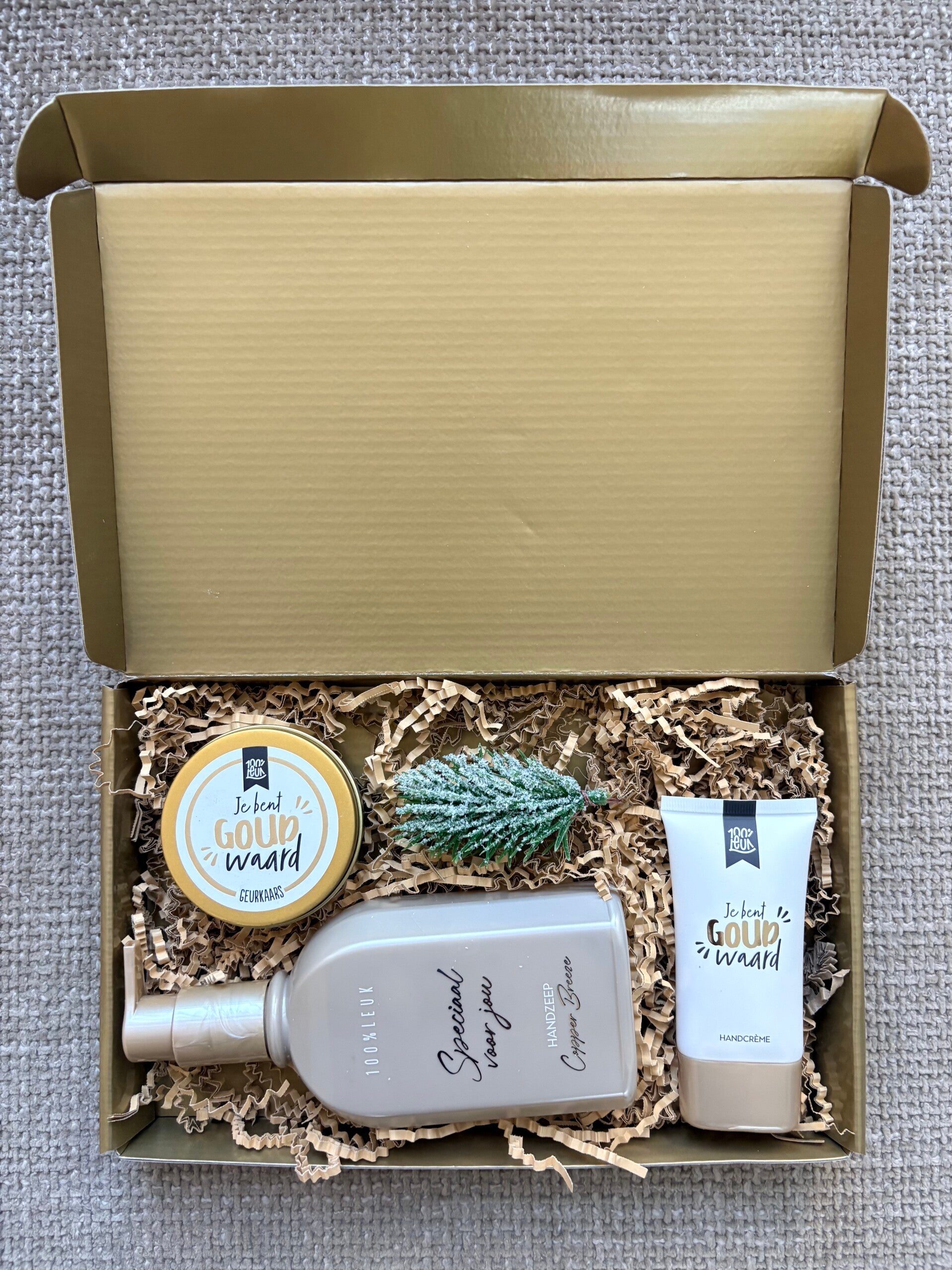 Gouden verwendoos met extra gift aan ons troosthuis