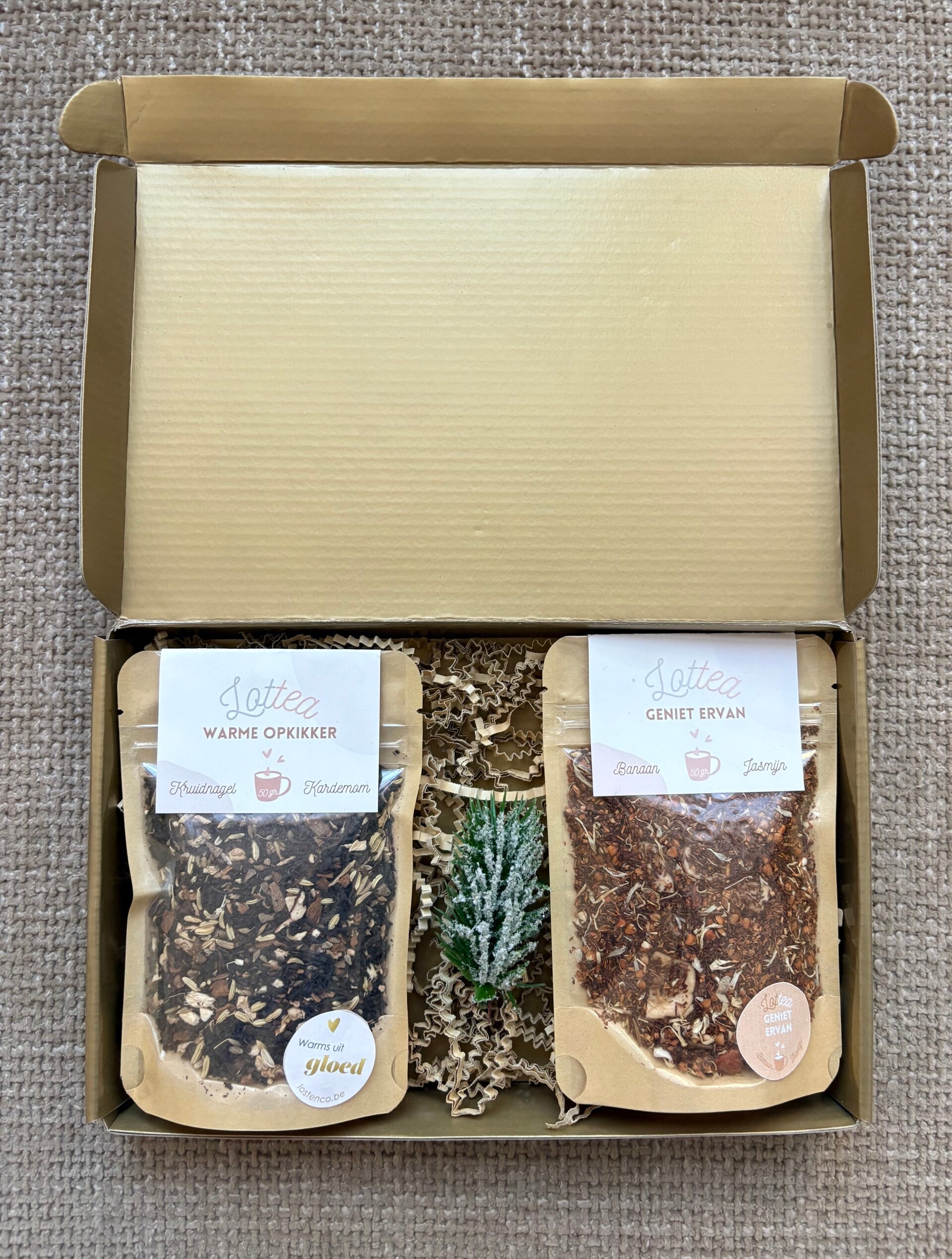 Gouden theedoos met extra gift aan ons troosthuis