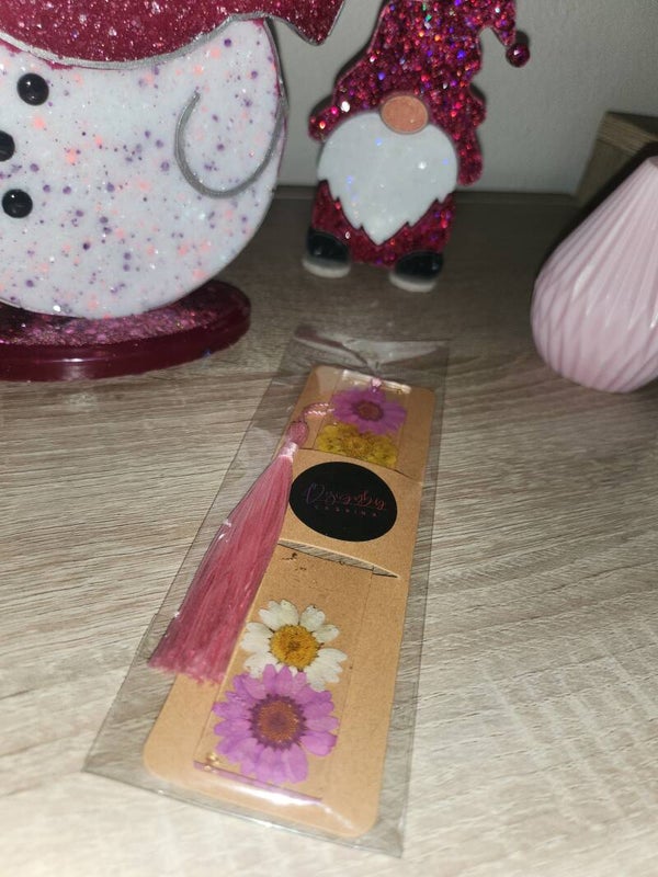 Lesezeichen mit farbiger Schnur