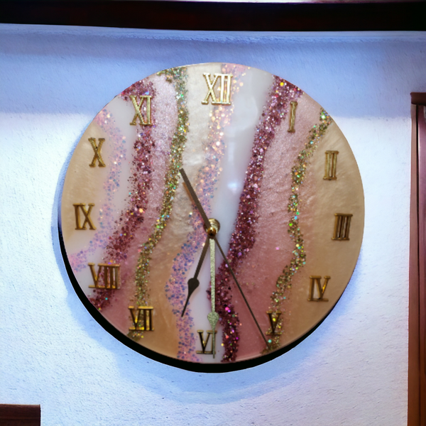 Uhr mit Goldene Römische Zahlen