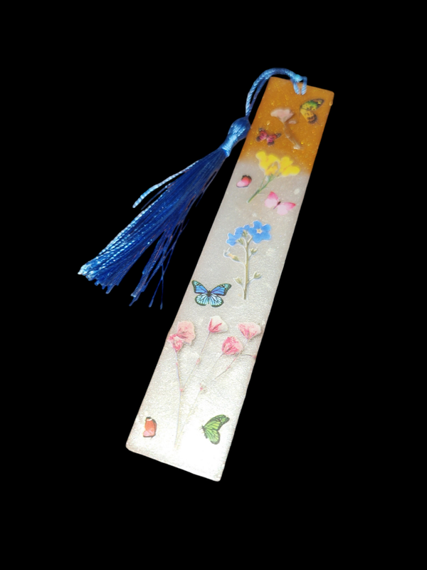 Lesezeichen mit farbiger Schnur