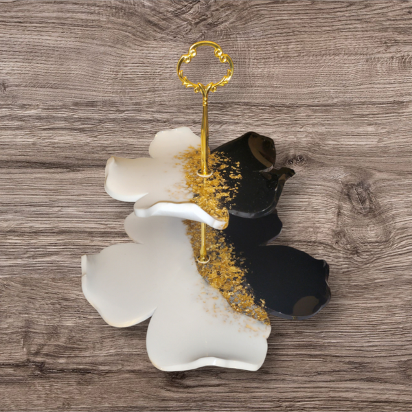 Etagere im Blumendesign