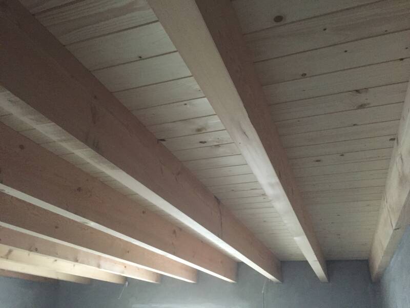 gevelbekleding ramen en deuren (Alu, hout en PVC) Veluxen plaatsen dakconstructies ook platte daken dakbedekking (pannen en EPDM) terrassen houten luiken lichtstraten dakgoten dakkapel