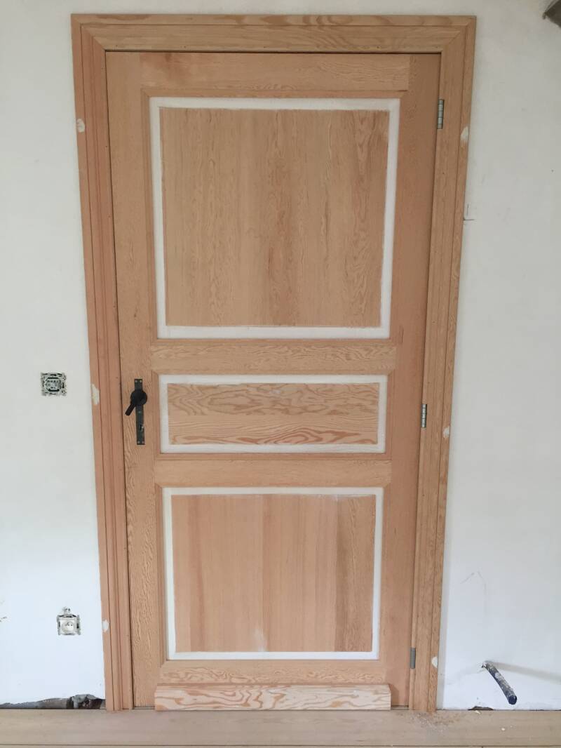 gevelbekleding ramen en deuren (Alu, hout en PVC) Veluxen plaatsen dakconstructies ook platte daken dakbedekking (pannen en EPDM) terrassen houten luiken lichtstraten dakgoten dakkapel