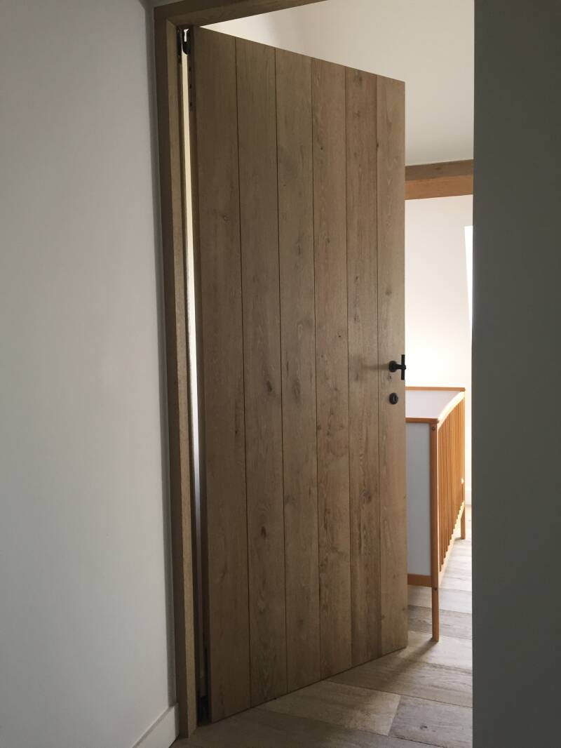 gevelbekleding ramen en deuren (Alu, hout en PVC) Veluxen plaatsen dakconstructies ook platte daken dakbedekking (pannen en EPDM) terrassen houten luiken lichtstraten dakgoten dakkapel