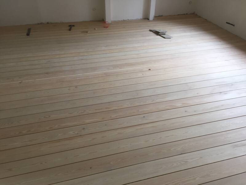 gevelbekleding ramen en deuren (Alu, hout en PVC) Veluxen plaatsen dakconstructies ook platte daken dakbedekking (pannen en EPDM) terrassen houten luiken lichtstraten dakgoten dakkapel