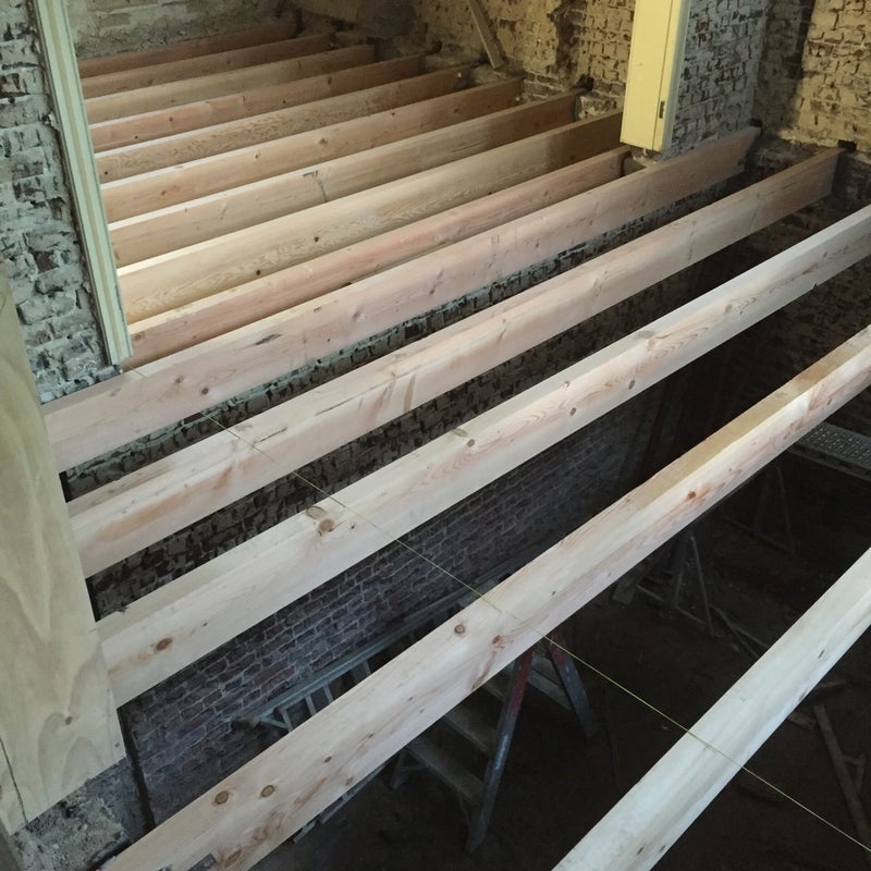 balkenlaag vervangen isolatie plaatsen dampscherm plaatsen dakconstructies aanpassen valse wanden plaatsen Gyproc plaatsen rechten van een oude vloer zolder omvormen tot woongedeelte