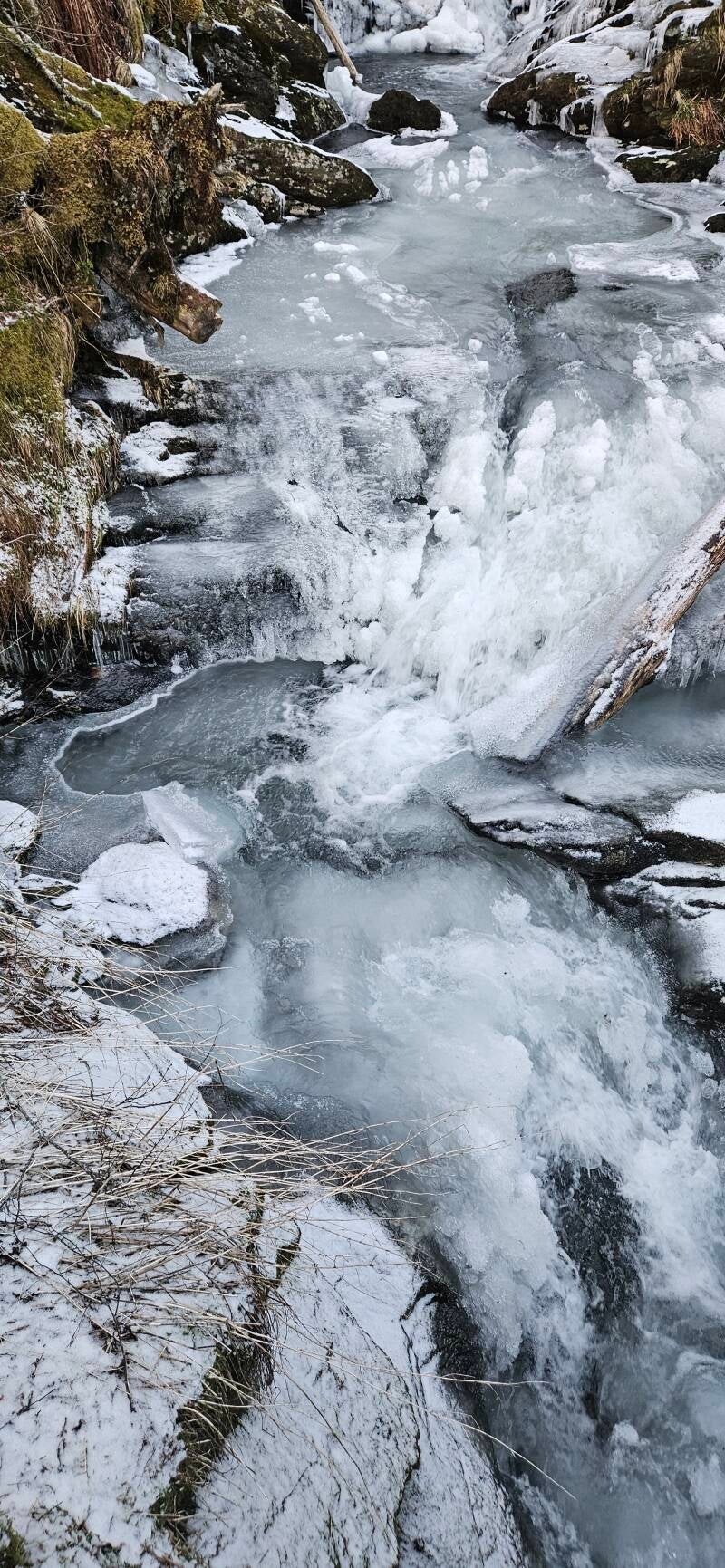 Isdekt elv i Bygstad 17.02.2025